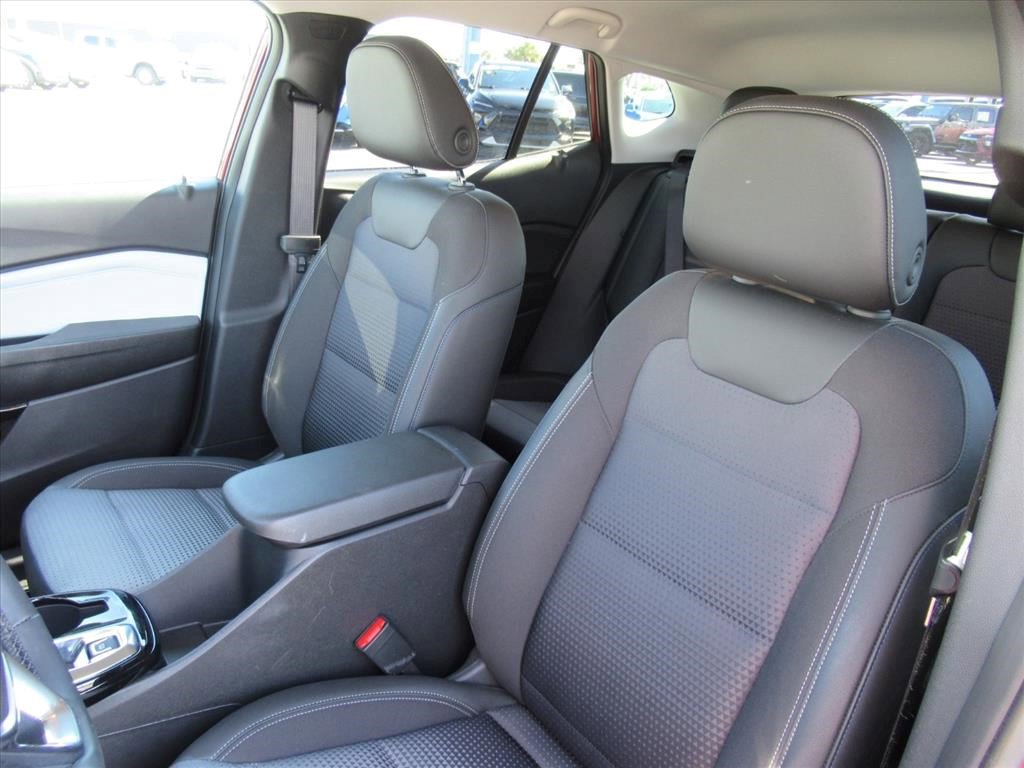 Certified 2025 Chevrolet Trax LT w/ Driver Confidence Package image 25