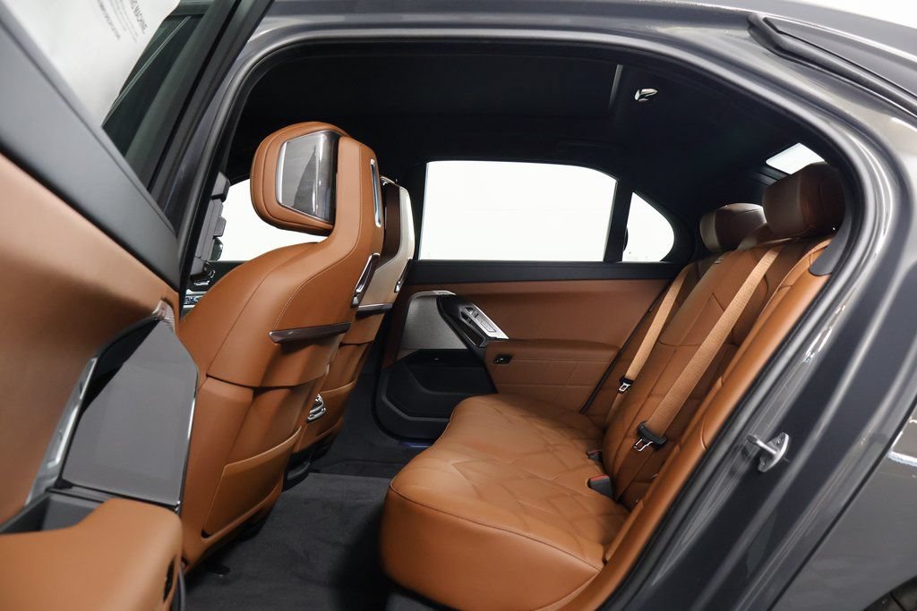 New 2026 BMW 760i xDrive w/ Executive Package AWD/4WD image 6