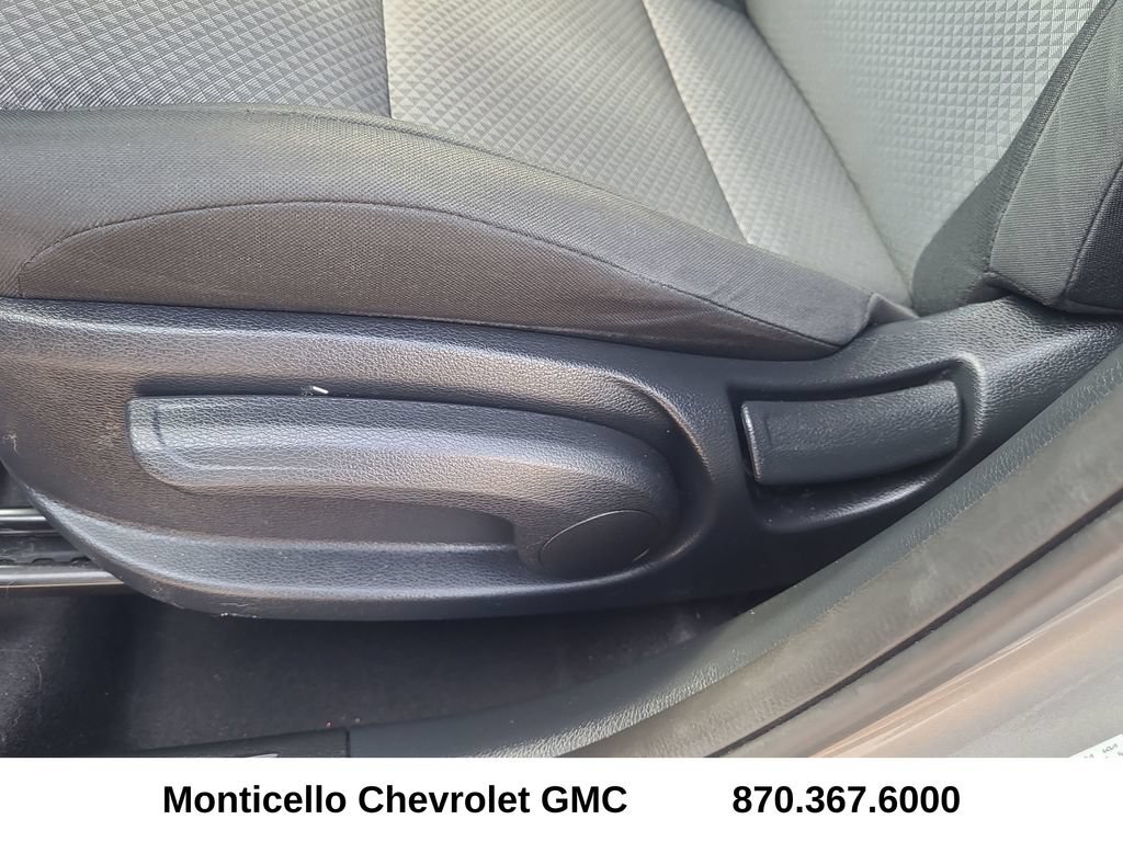 Used 2025 Kia Soul LX w/ LX Technology Package FWD image 14