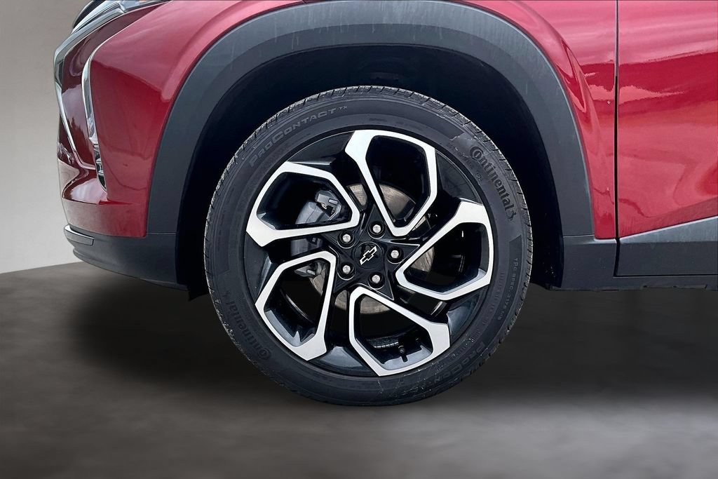 Used 2025 Chevrolet Trax RS w/ Driver Confidence Package FWD image 31