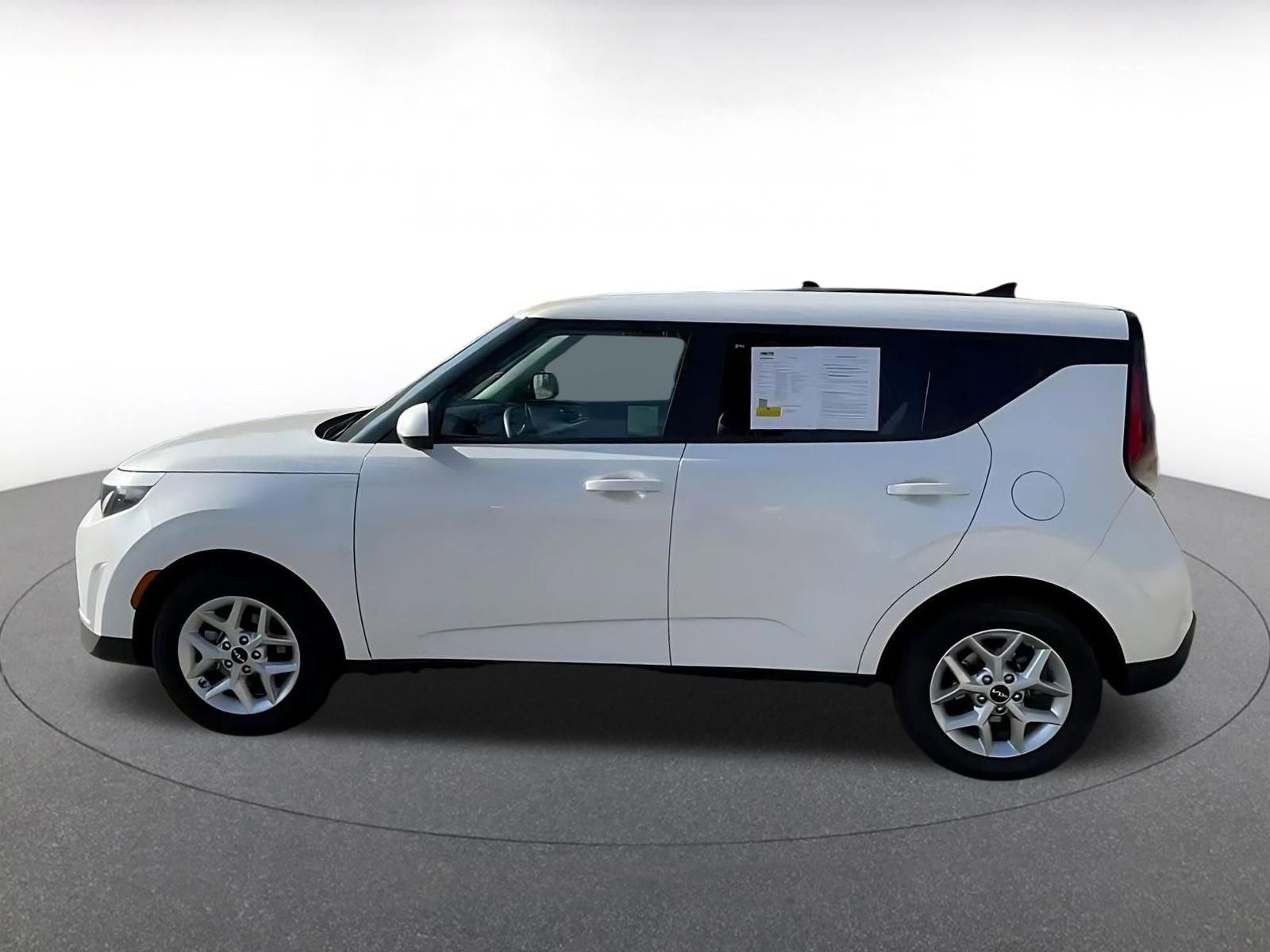 Used 2025 Kia Soul LX w/ LX Technology Package image 9