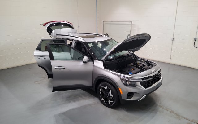 Used 2025 Kia Seltos EX w/ EX Sunroof Package FWD image 12