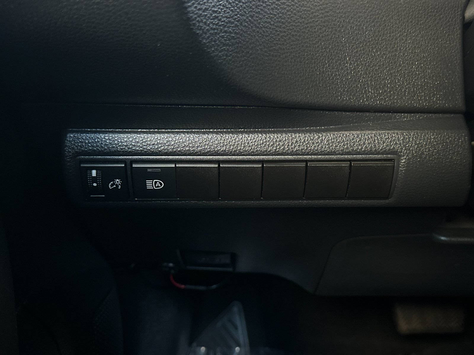 Used 2020 Toyota Corolla SE w/ Carpet Mat Package (TMS) FWD image 24