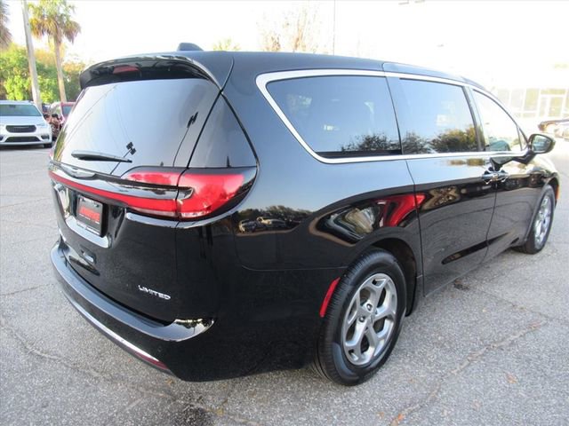 Used 2024 Chrysler Pacifica Limited image 7