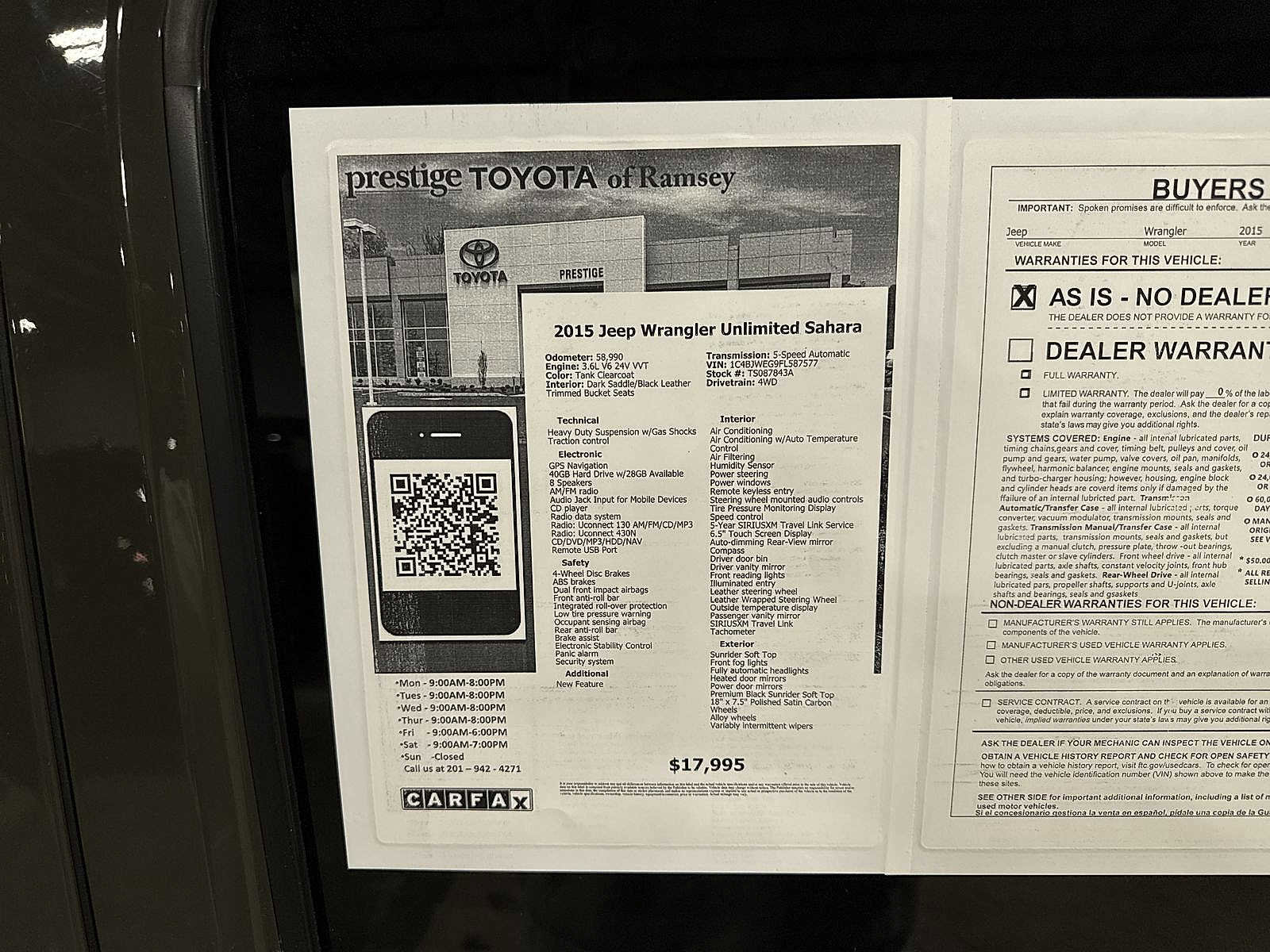 Used 2015 Jeep Wrangler Unlimited Sahara w/ Connectivity Group image 12