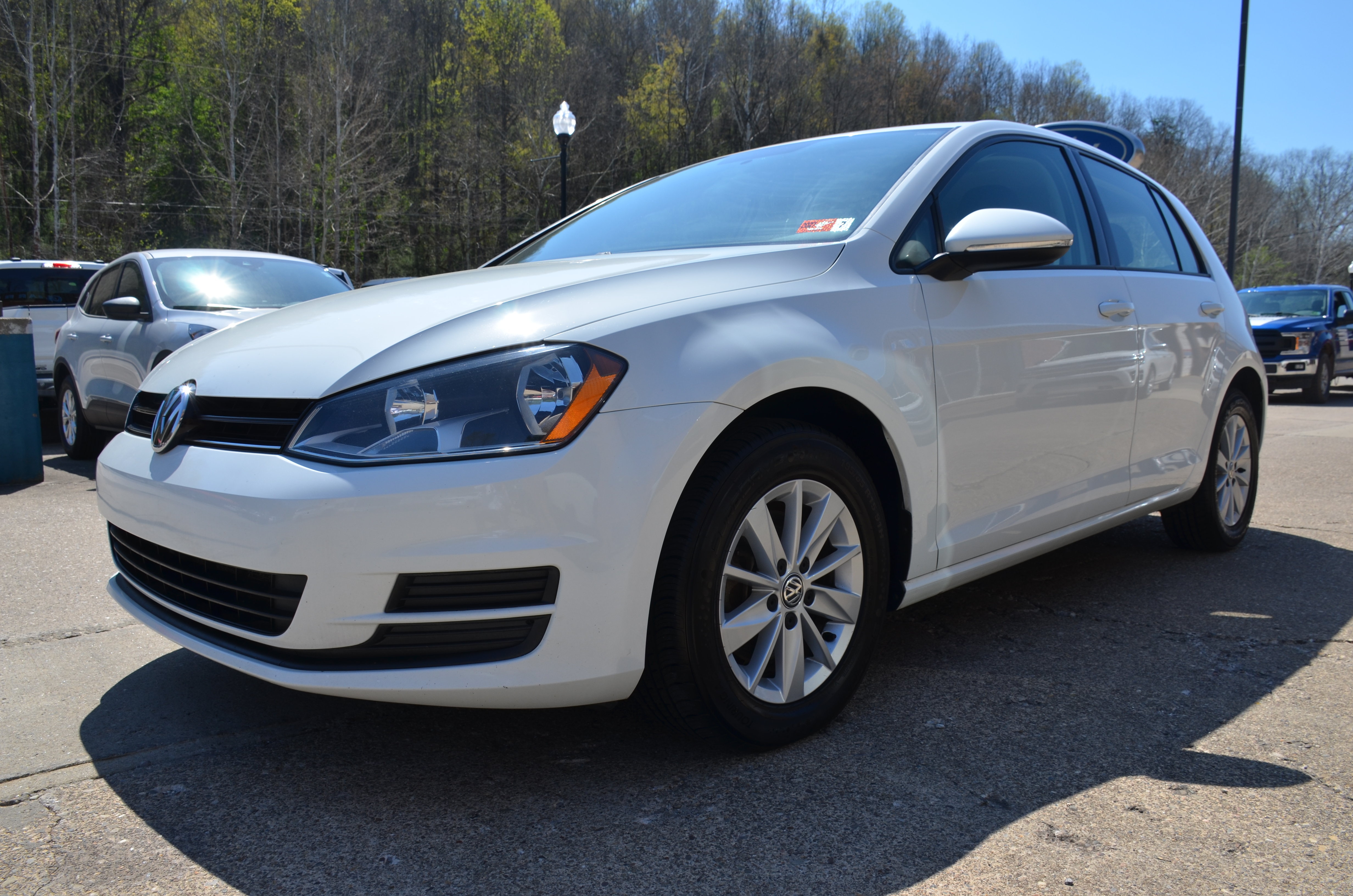 Used 2016 Volkswagen Golf S FWD image 3