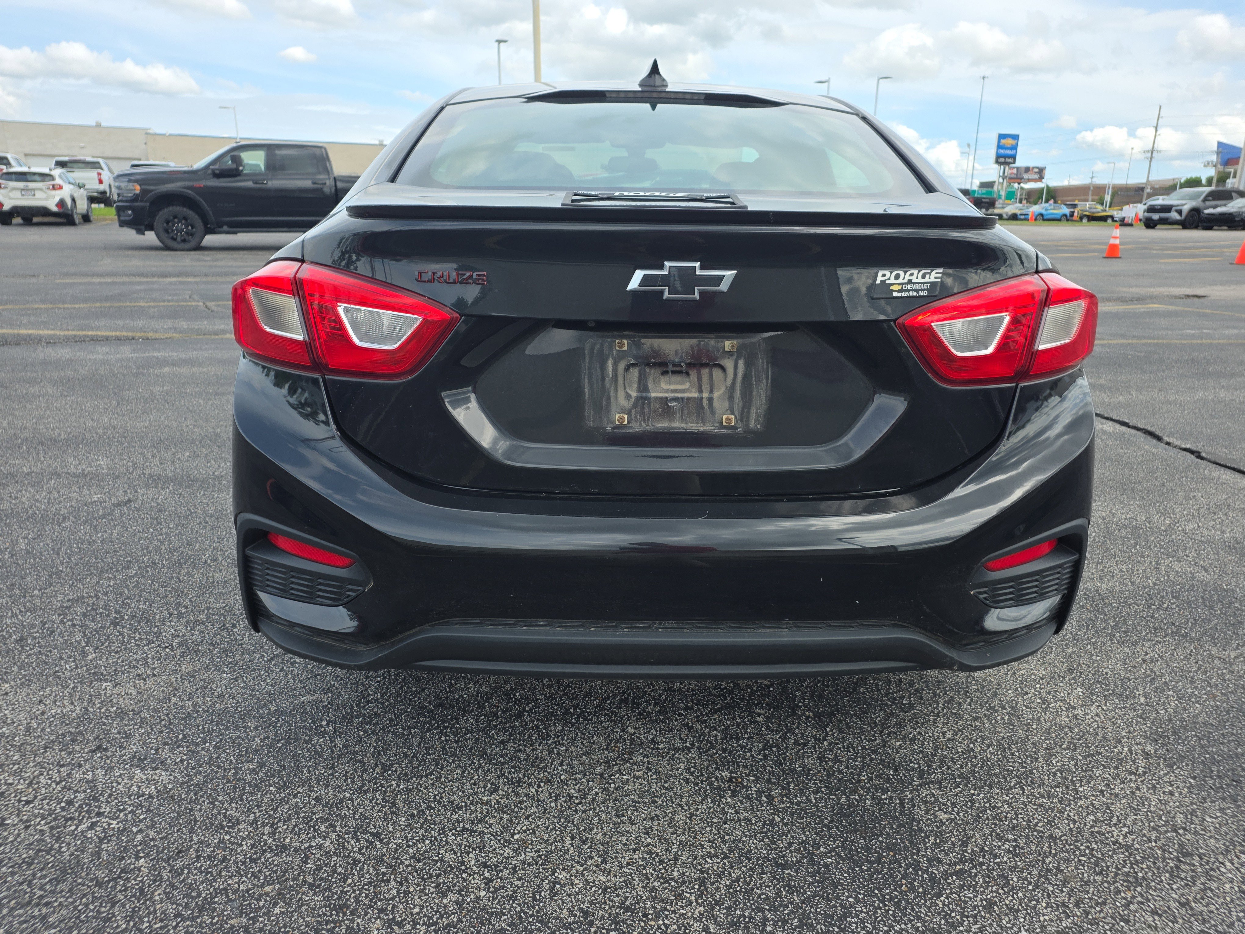 Used 2018 Chevrolet Cruze LT w/ Sun And Sound Package FWD image 4