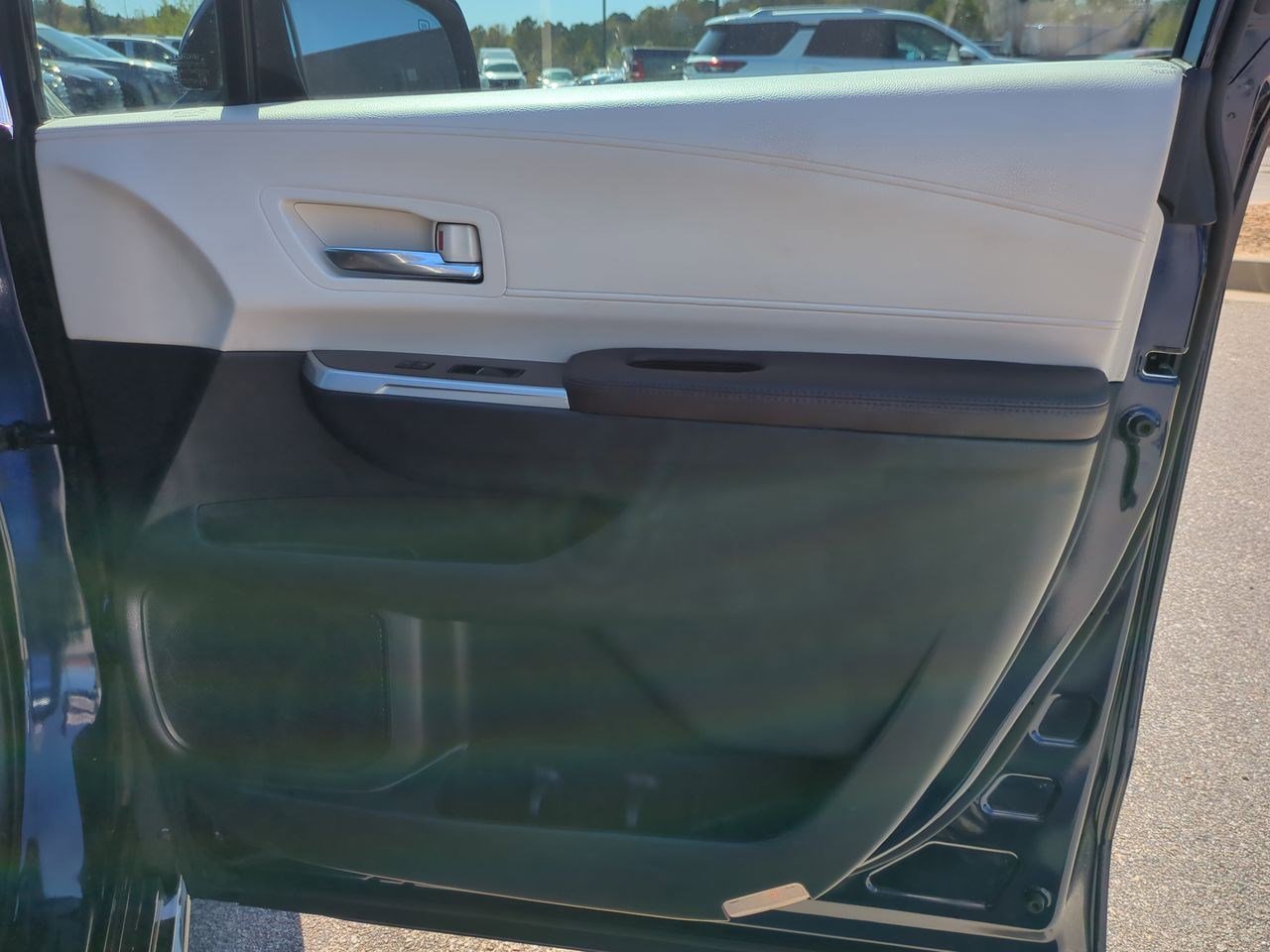 Used 2022 Toyota Sienna Platinum image 36