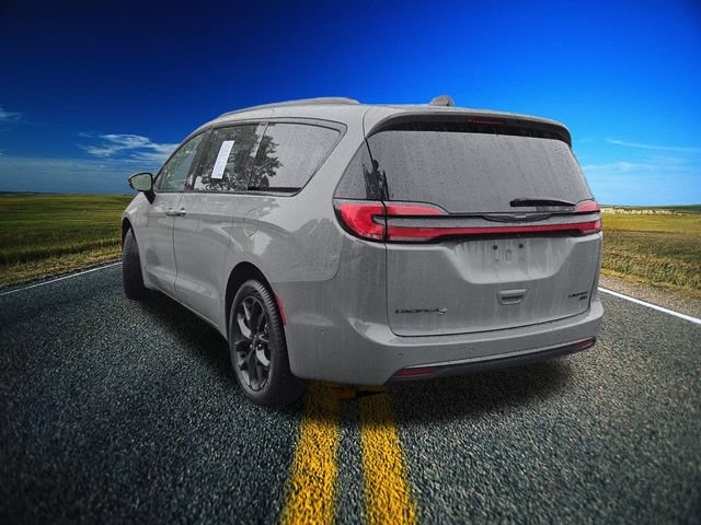 Certified 2023 Chrysler Pacifica Limited w/ Uconnect Theater Family Group AWD/4WD image 35