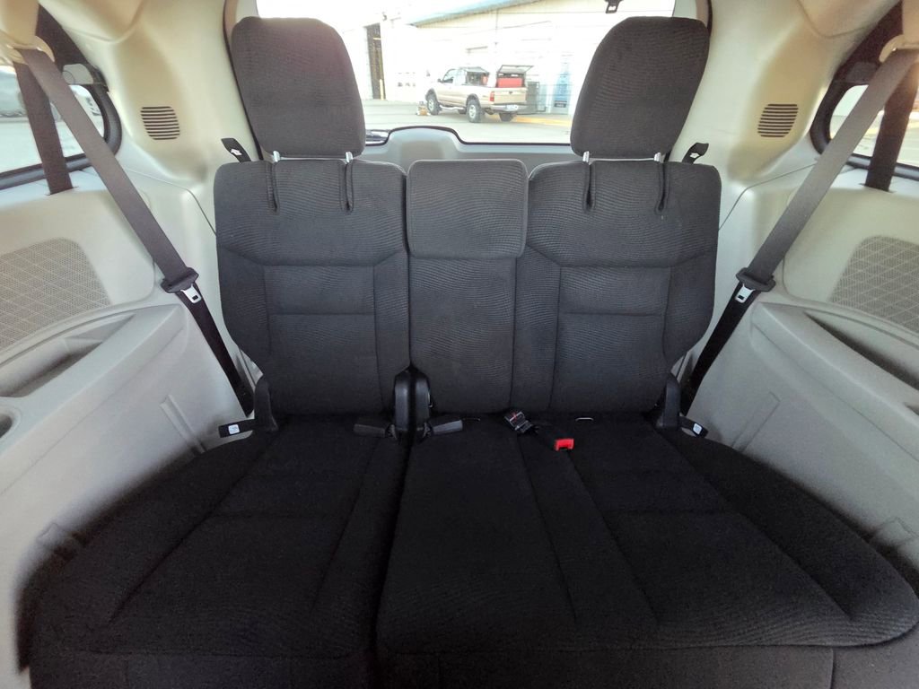 Used 2020 Dodge Grand Caravan SE w/ UConnect Hands-Free Group image 28