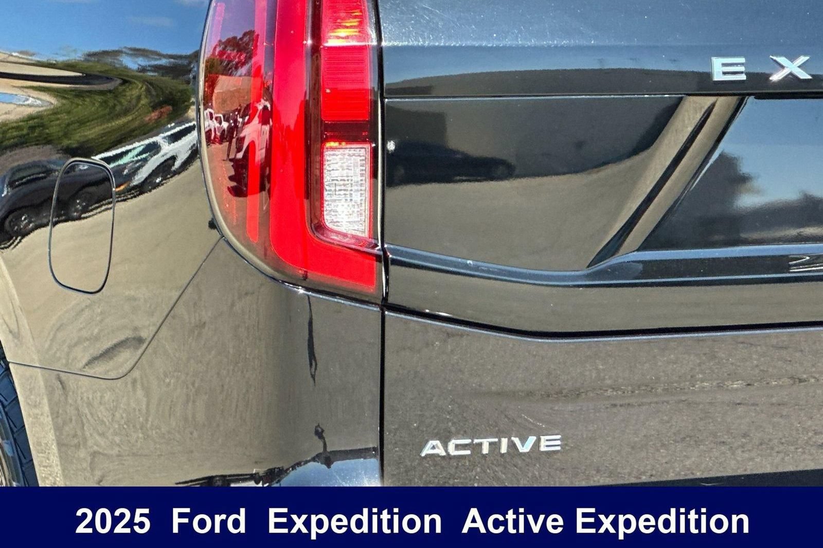 Used 2025 Ford Expedition Active AWD/4WD image 39