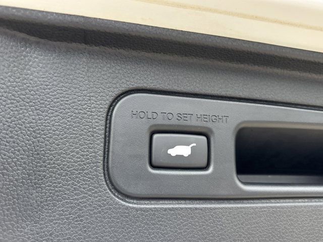 Used 2025 Honda Pilot Elite image 9
