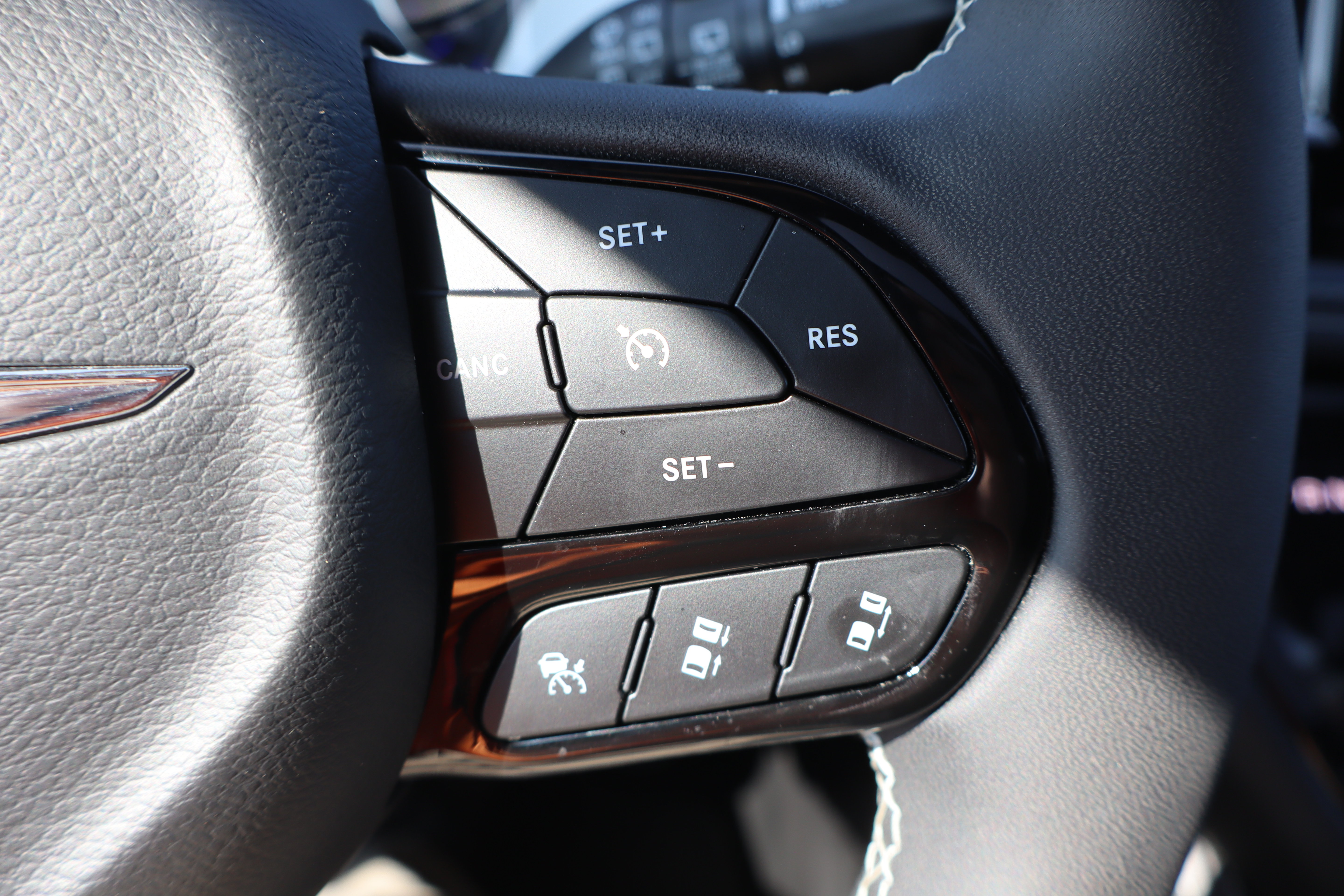 Used 2025 Chrysler Pacifica Limited FWD image 18