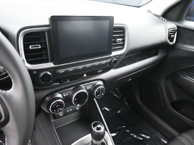 Used 2025 Hyundai Venue SEL FWD image 21