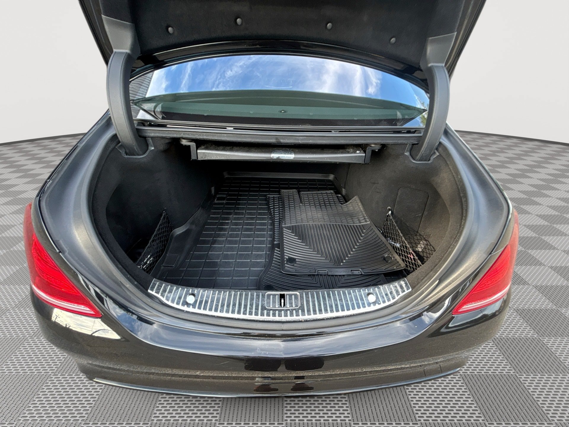 Used 2015 Mercedes-Benz S 550 4MATIC Sedan w/ Sport Package image 22
