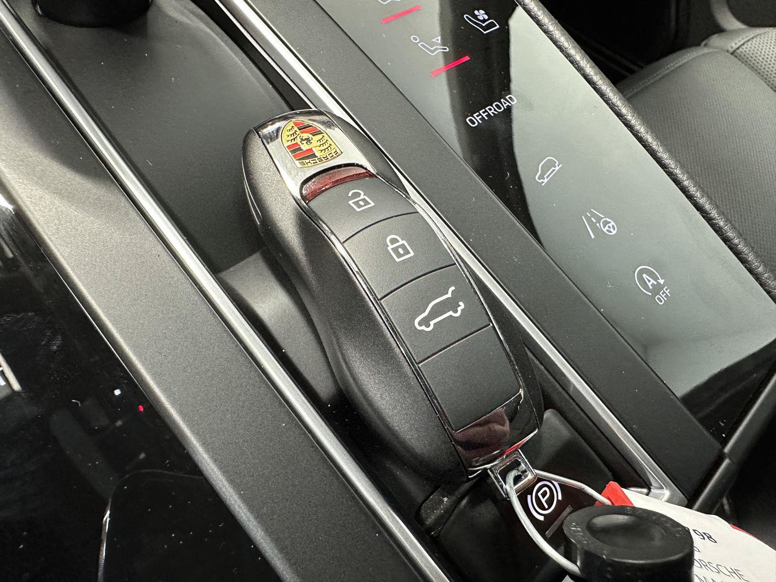 New 2026 Porsche Macan AWD/4WD image 46
