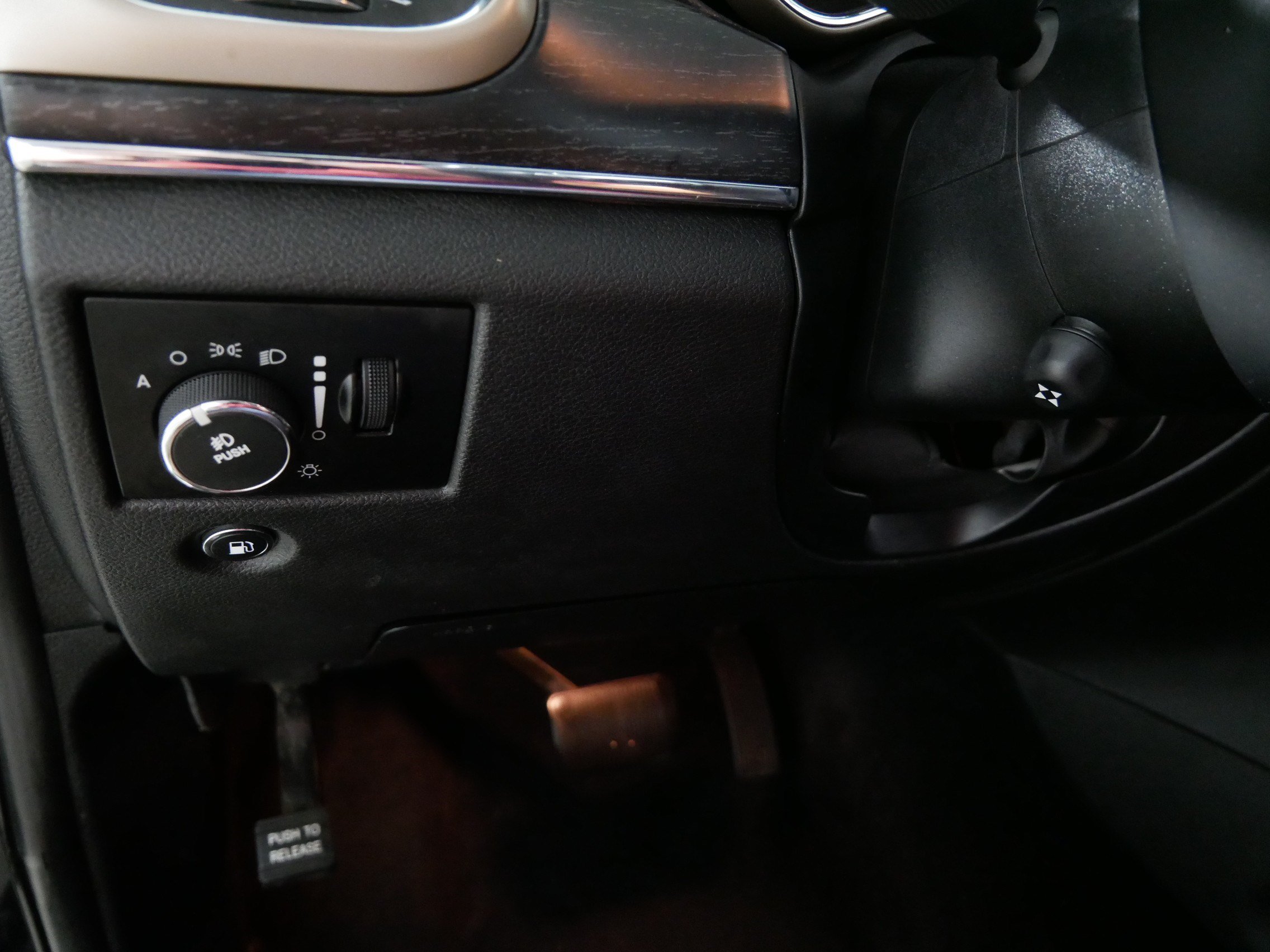 Used 2014 Jeep Grand Cherokee Limited w/ Luxury Group II AWD/4WD image 26