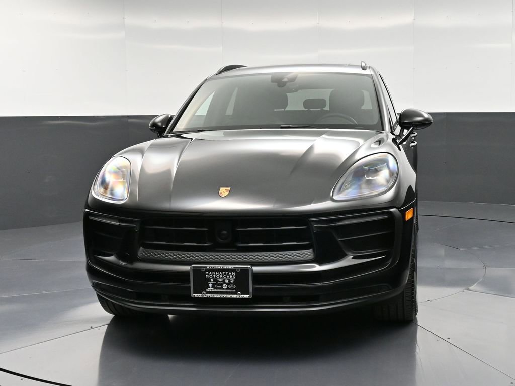 Certified 2023 Porsche Macan Turbo image 3