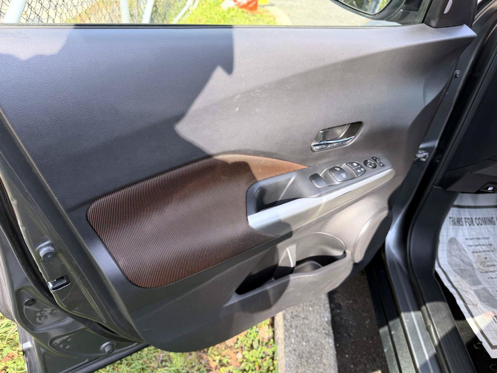 Used 2020 Nissan Kicks SR FWD image 14