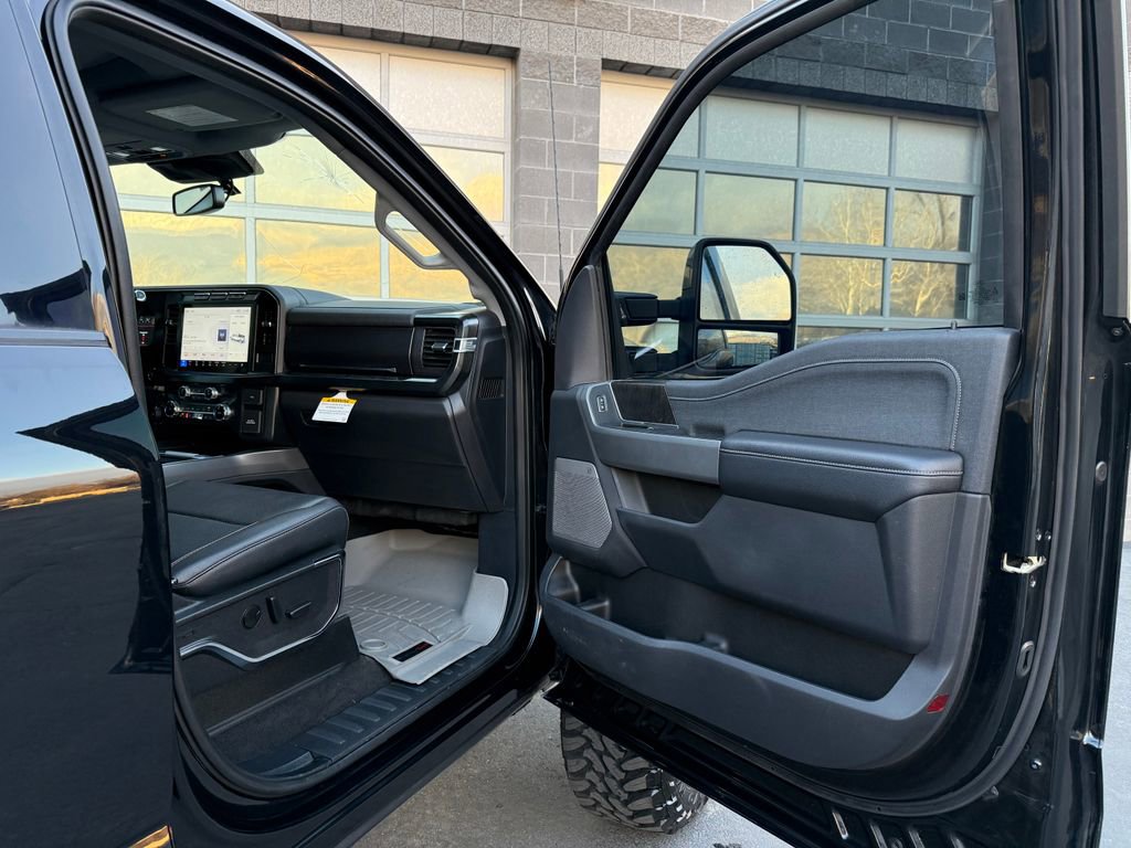 Used 2023 Ford F250 Lariat w/ Chrome Package image 17