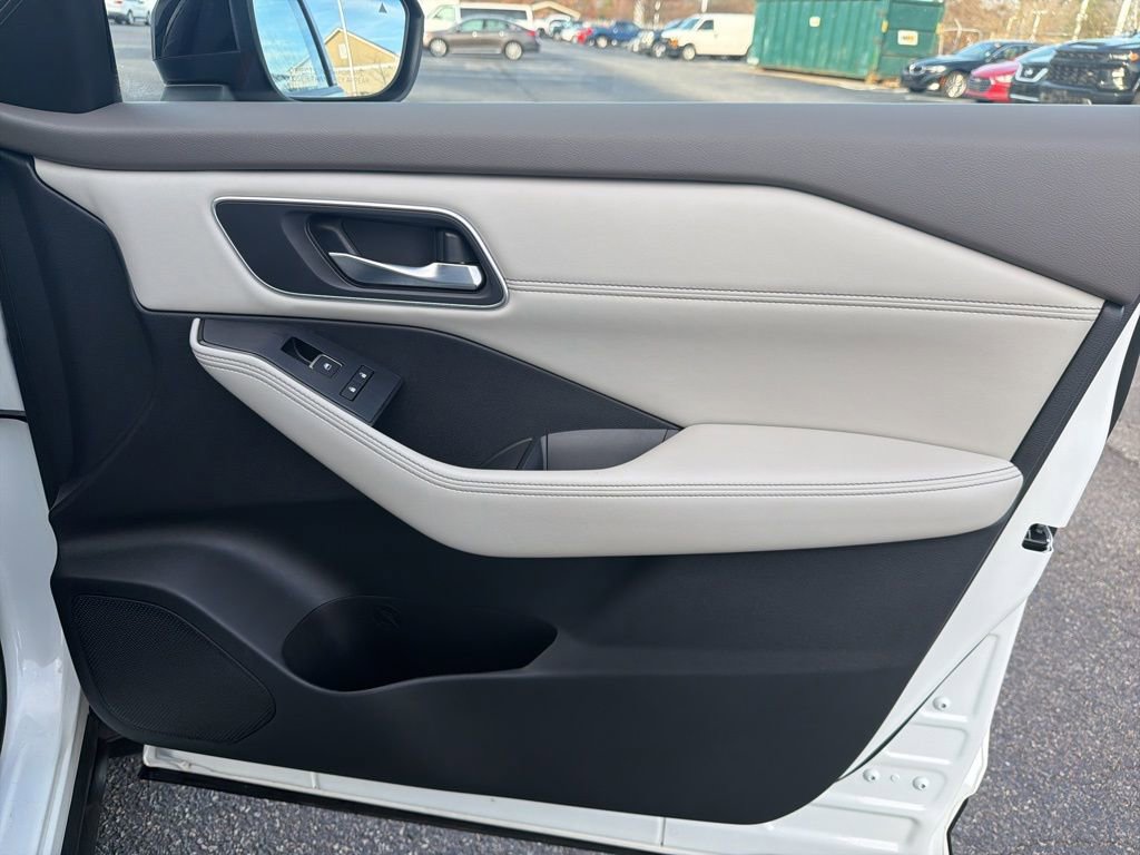 Used 2021 Nissan Rogue SL image 25