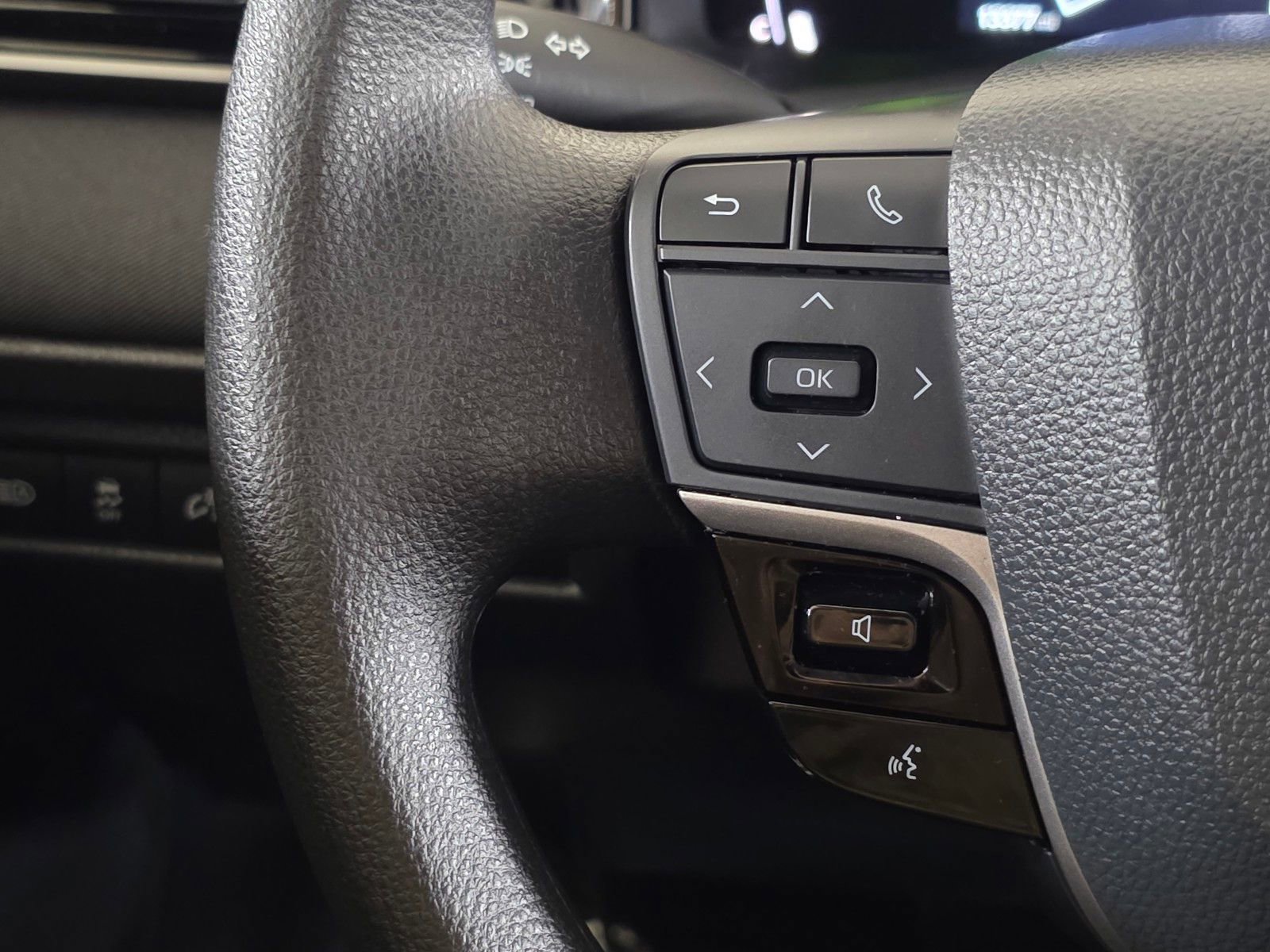 Used 2025 Toyota Camry LE image 30