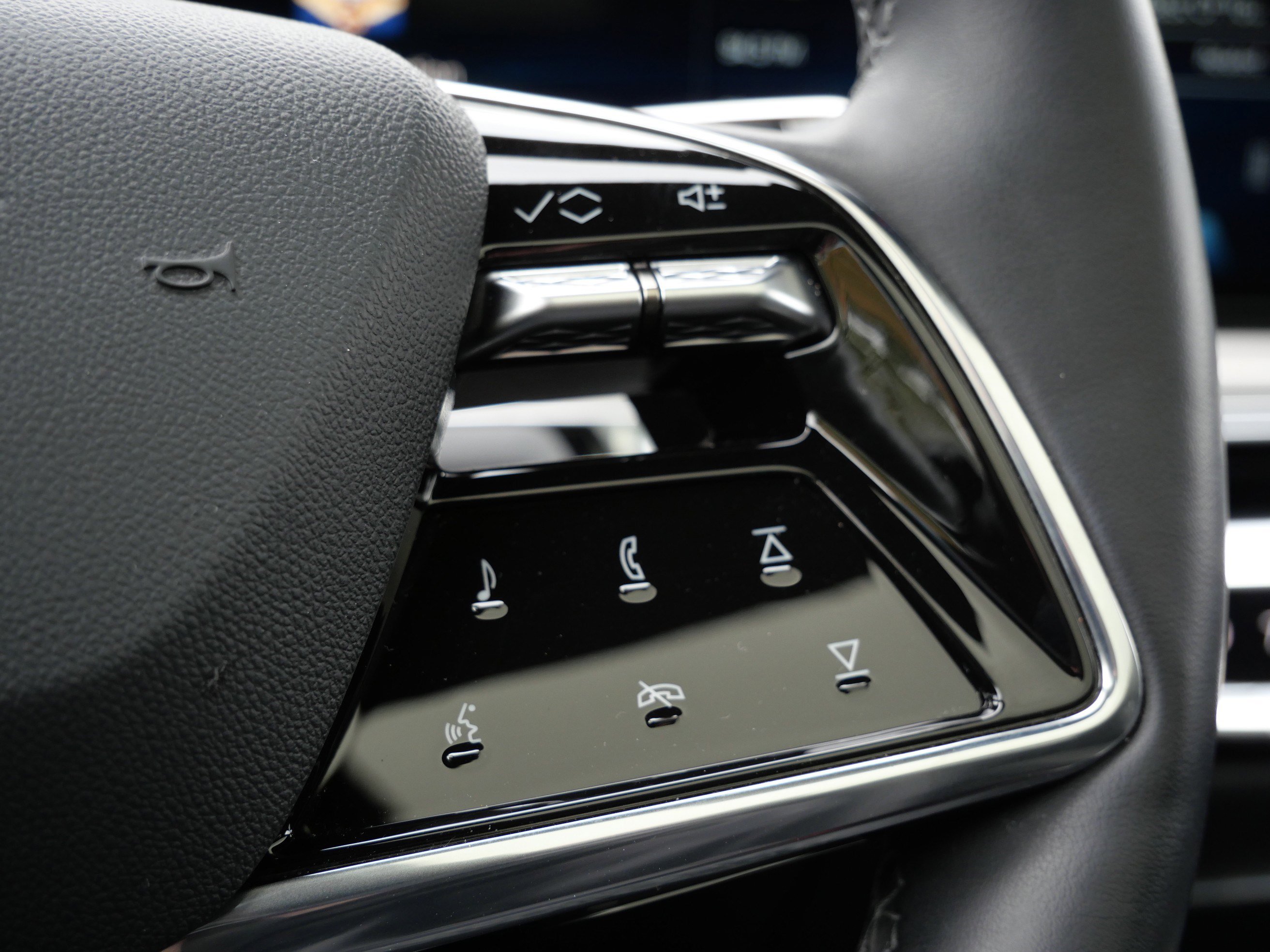 Certified 2024 Cadillac Lyriq Luxury w/ LPO, Floor Liner Package image 32