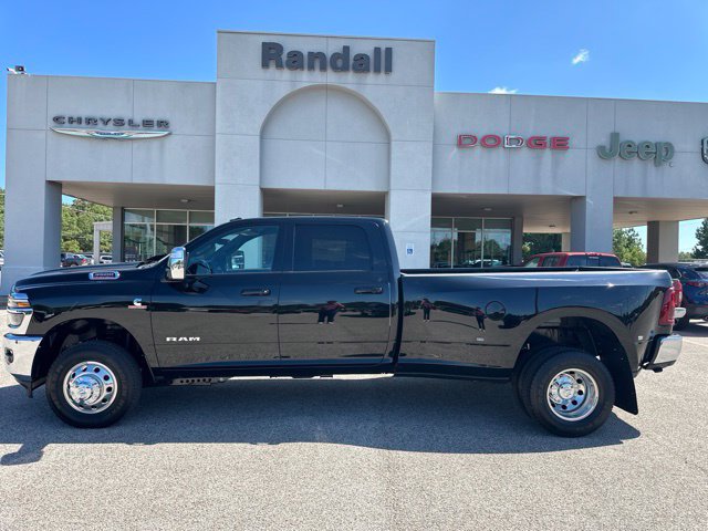New 2026 RAM 3500 Laramie AWD/4WD image 8