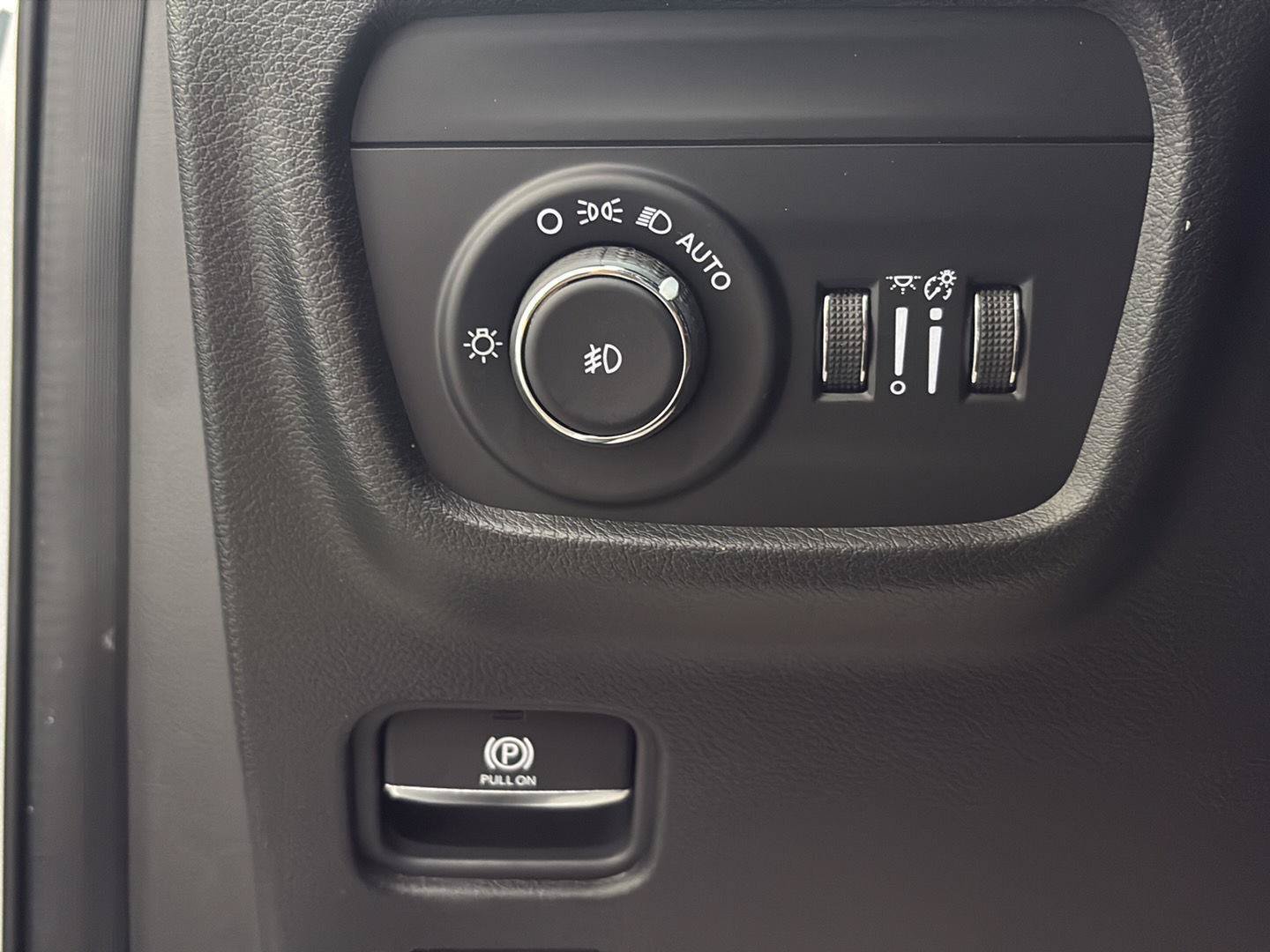New 2026 Jeep Grand Cherokee Limited AWD/4WD image 9