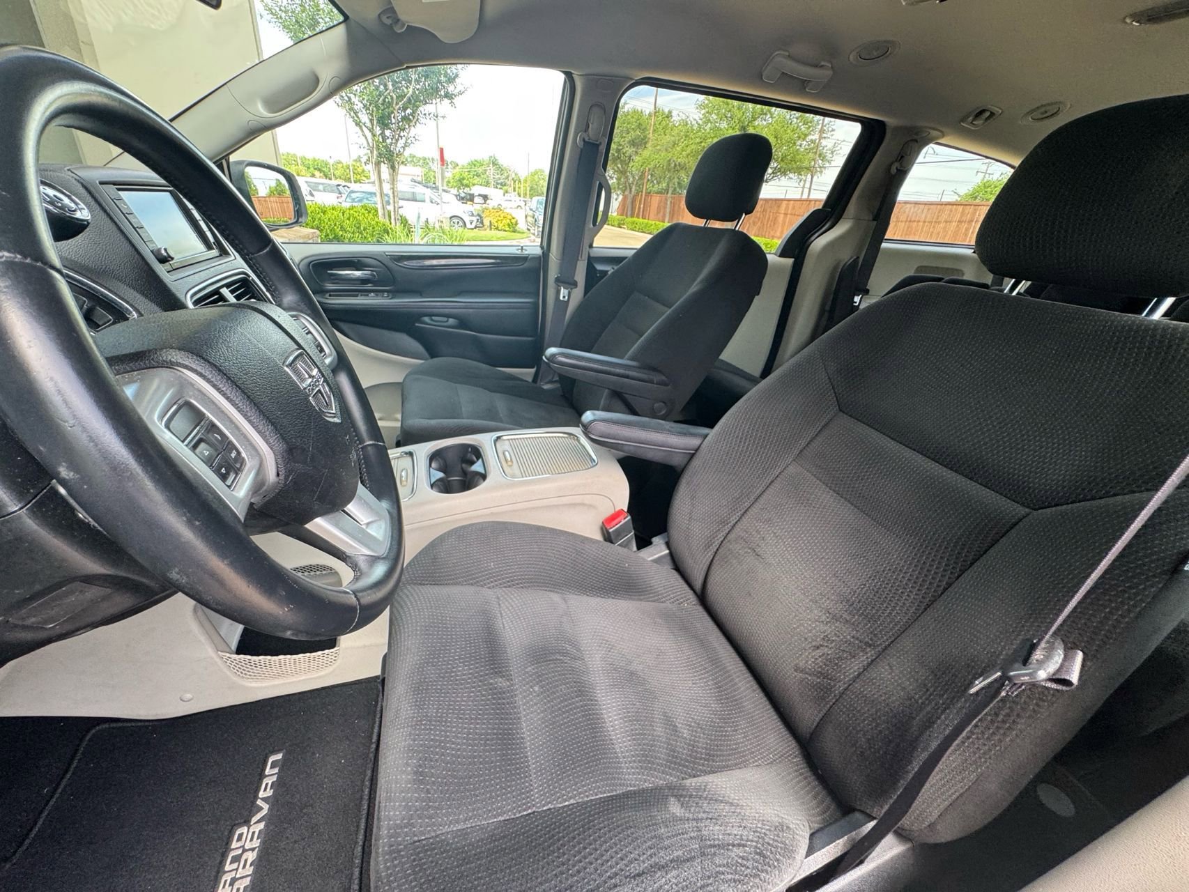 Used 2016 Dodge Grand Caravan SXT w/ Rear Park Assist Package FWD image 23