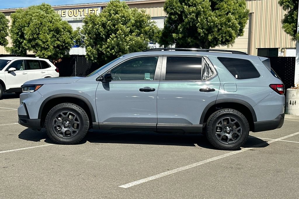 Used 2025 Honda Pilot TrailSport image 7