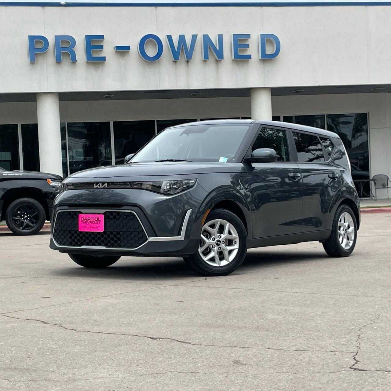 Used 2024 Kia Soul LX w/ Option Group 015 FWD image 2