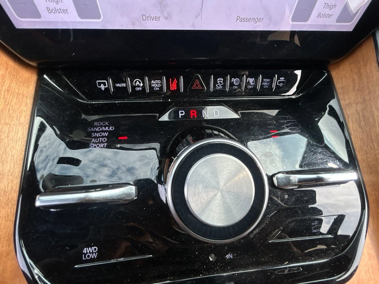 Used 2024 Jeep Grand Wagoneer Series III w/ Rear-Seat Entertainment Group AWD/4WD image 26