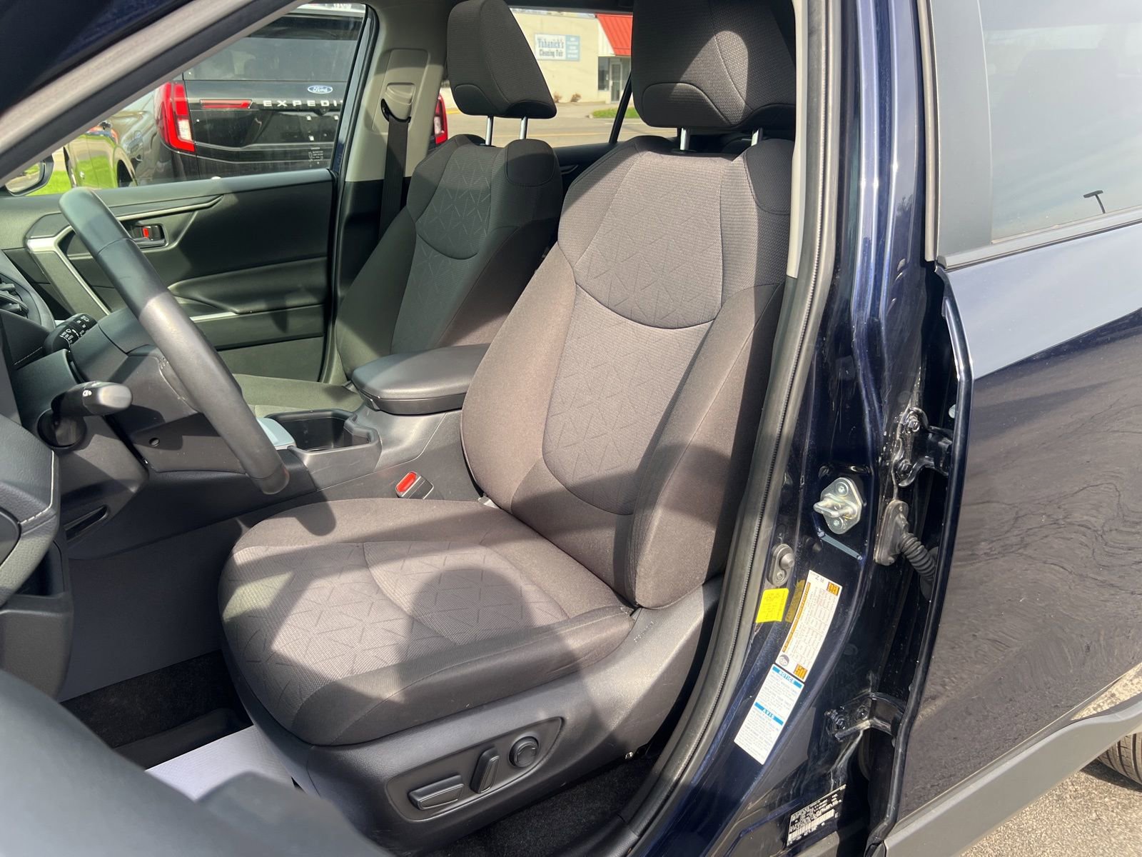 Used 2022 Toyota RAV4 XLE image 22