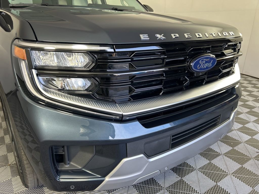 New 2026 Ford Expedition Max Platinum AWD/4WD image 3