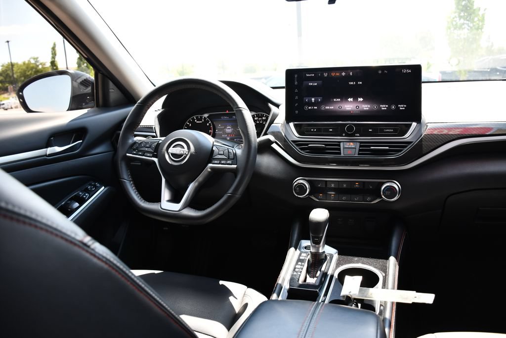 Used 2024 Nissan Altima 2.5 SR w/ SR Premium Package FWD image 23