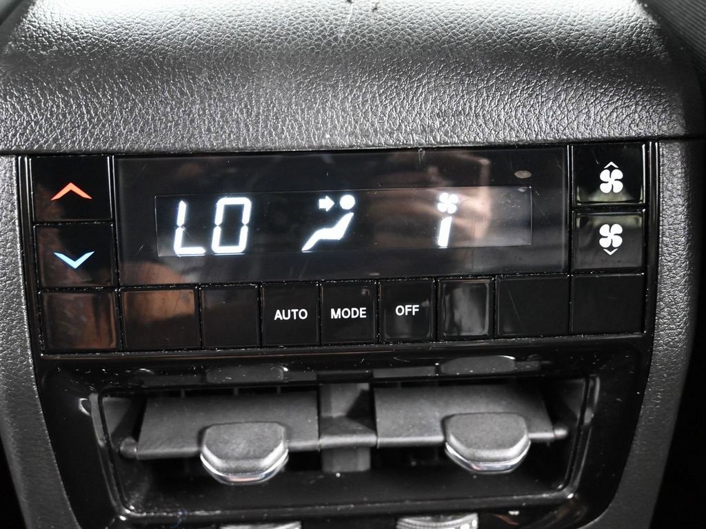 Used 2024 Jeep Grand Cherokee L Laredo image 36