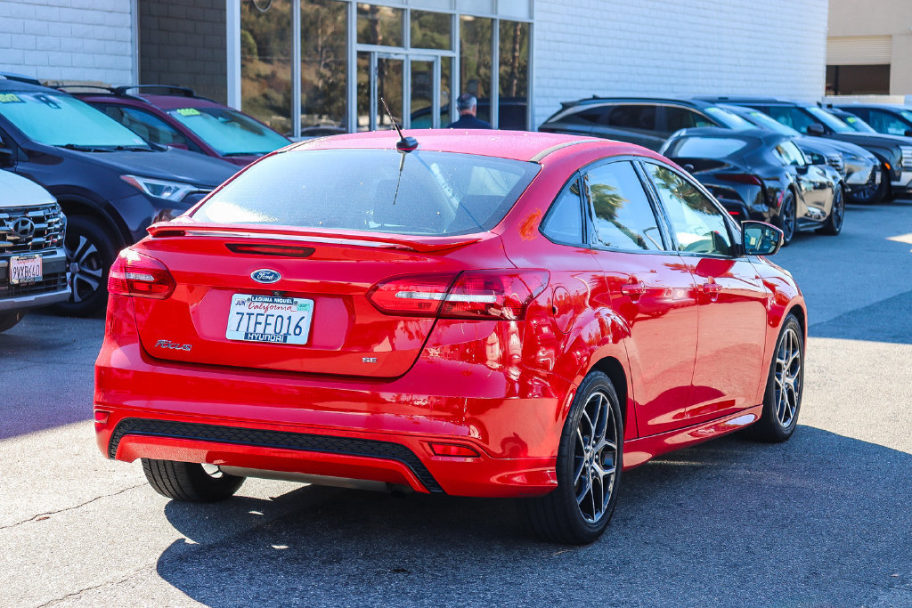 Used 2016 Ford Focus SE w/ SE Sport Package FWD image 8