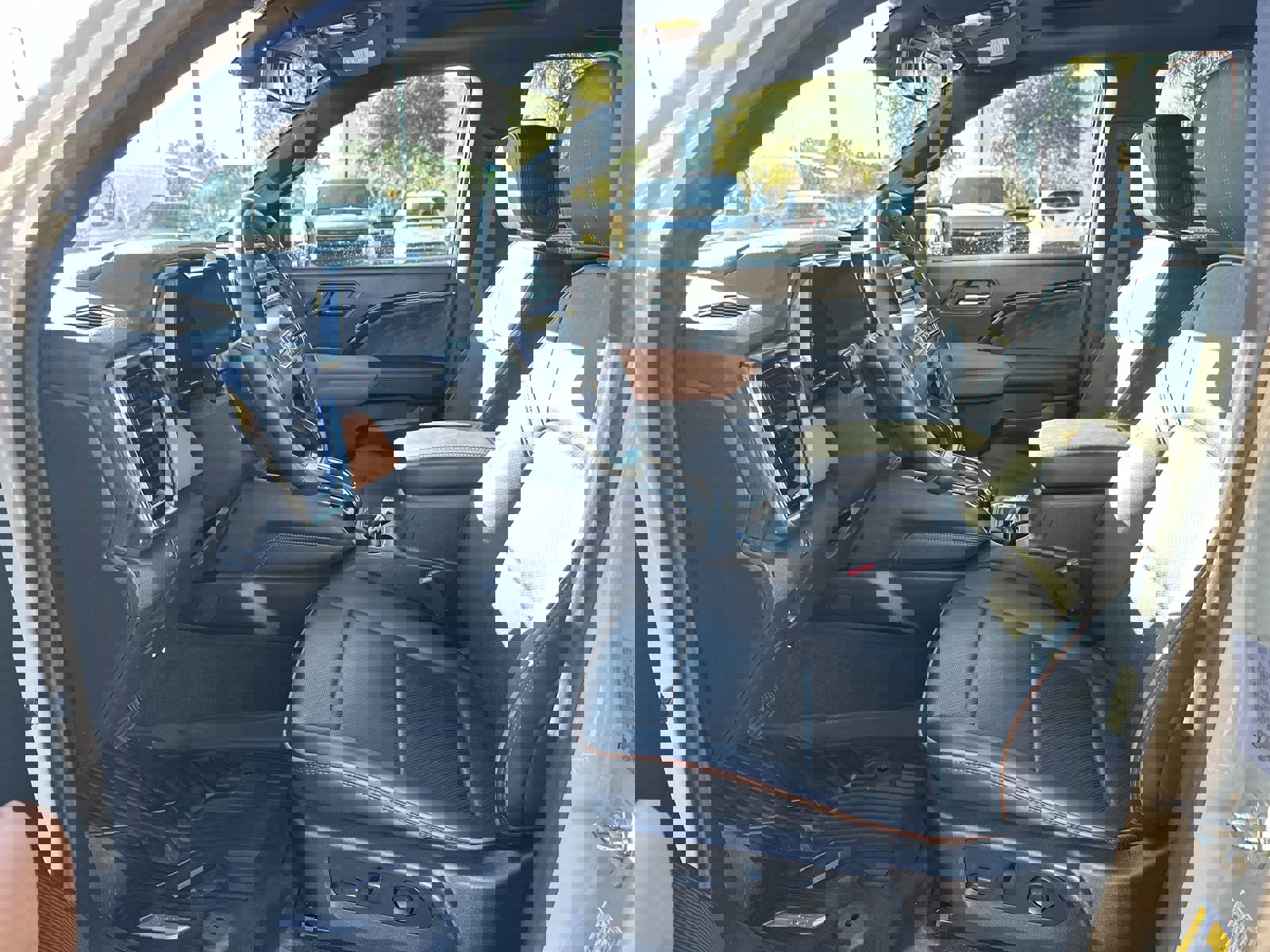 Used 2023 GMC Canyon AT4 w/ LPO, Sports Bar Package image 16