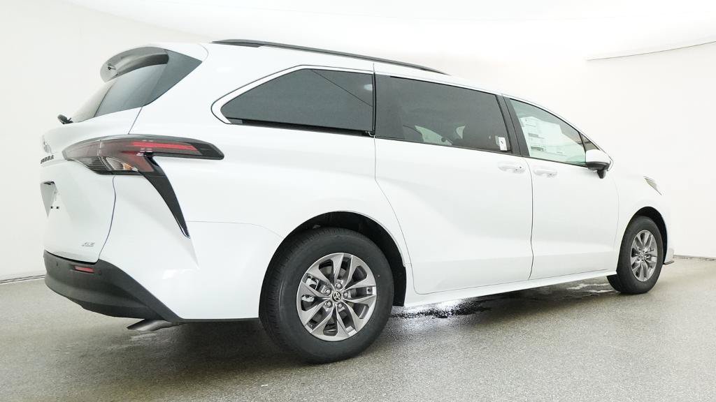 New 2026 Toyota Sienna XLE FWD image 28