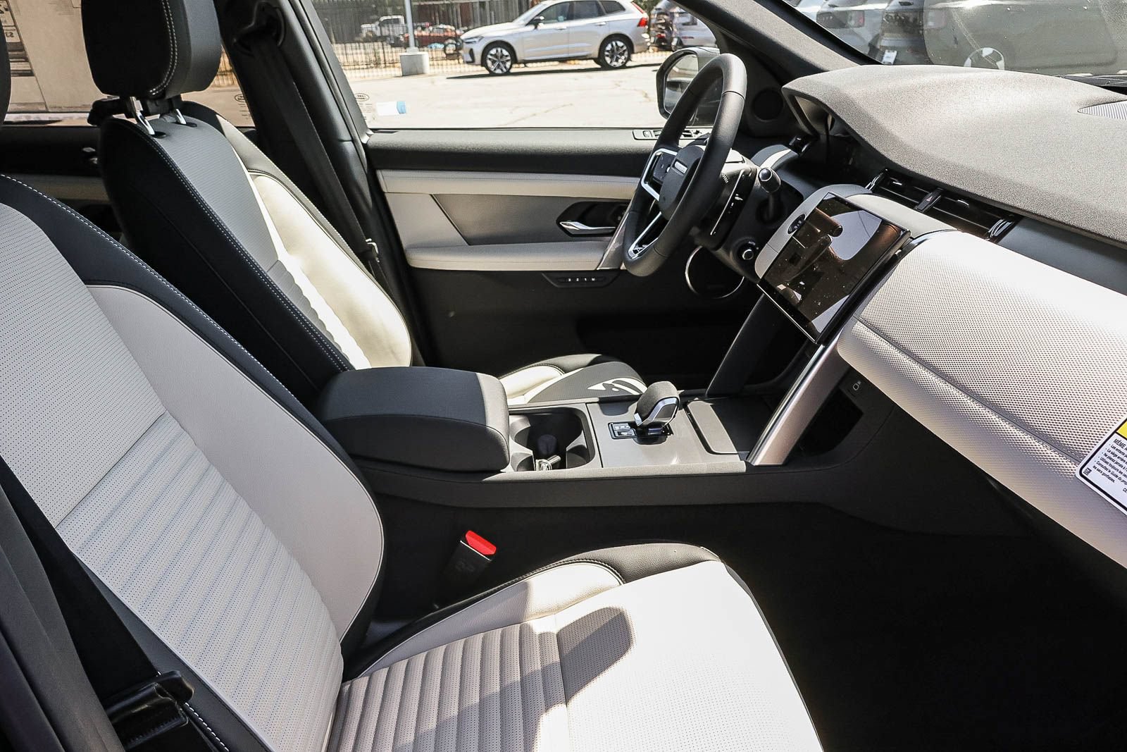 New 2026 Land Rover Discovery Sport Landmark AWD/4WD image 17