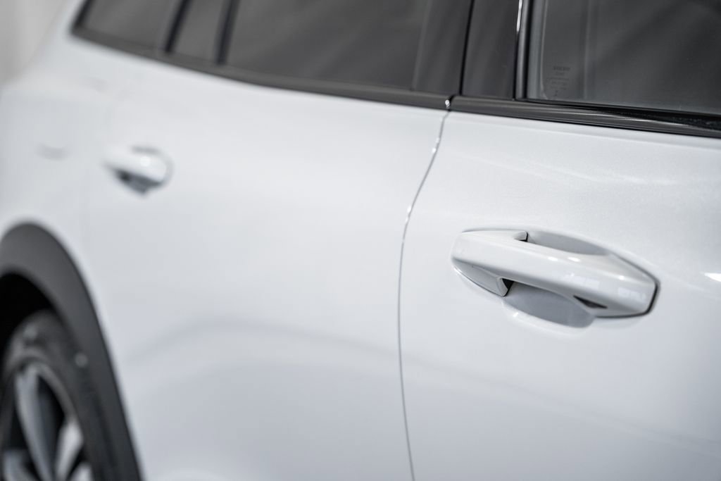 Used 2025 Volvo V60 B5 Cross Country Plus image 15