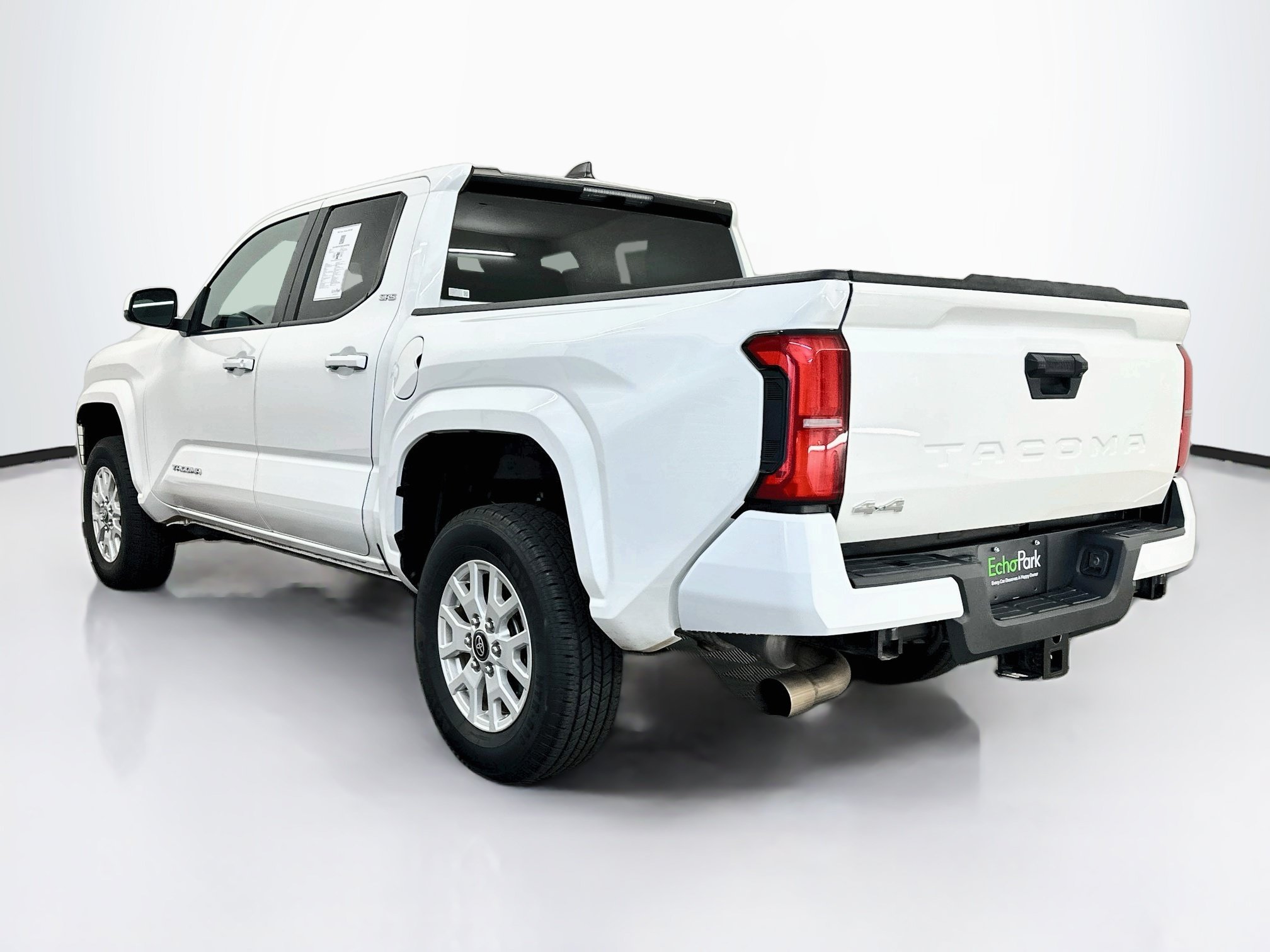 Used 2024 Toyota Tacoma SR5 AWD/4WD image 5
