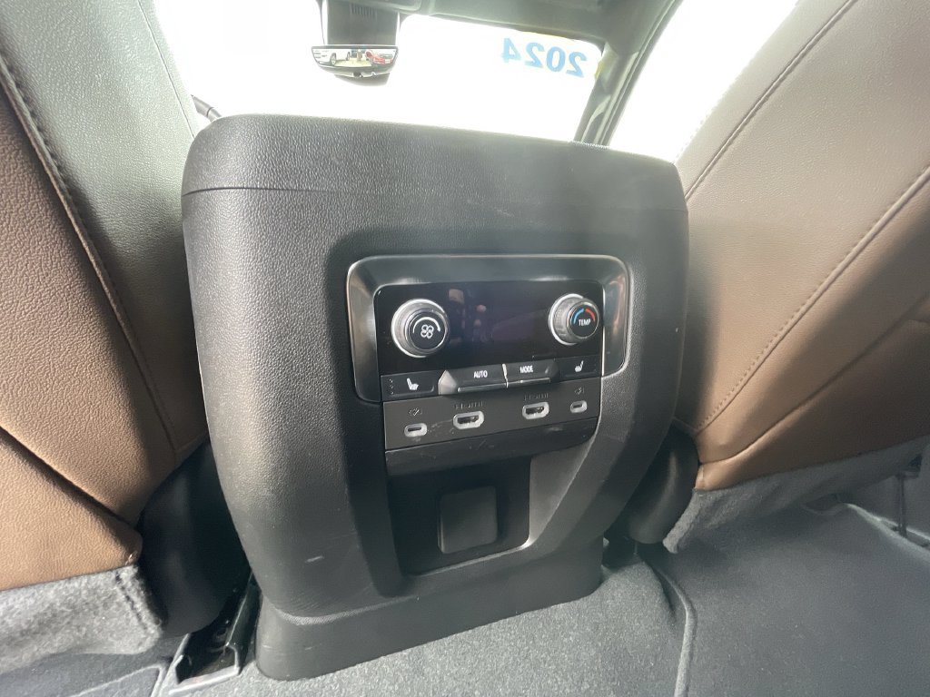 Used 2024 Chevrolet Suburban High Country w/ Advanced Technology Package AWD/4WD image 22