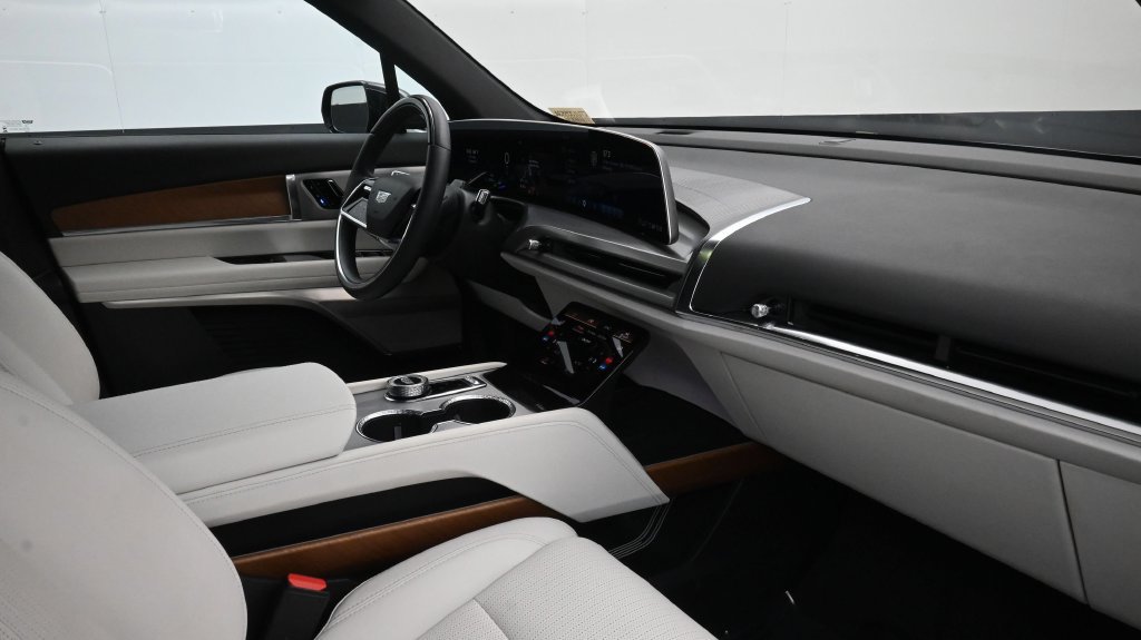 Certified 2026 Cadillac Vistiq Luxury AWD/4WD image 11