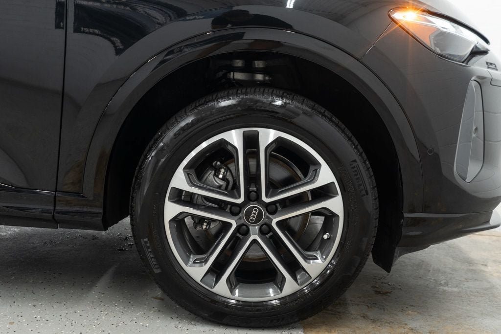 Used 2025 Audi Q5 Premium AWD/4WD image 40