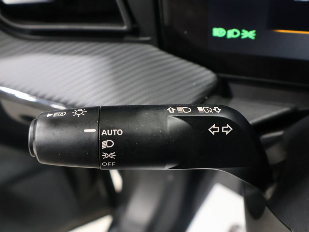 Used 2025 Nissan Kicks SR image 38