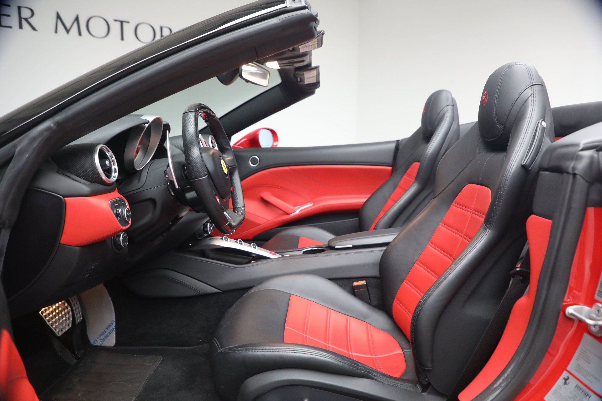 Certified 2017 Ferrari California T RWD image 14