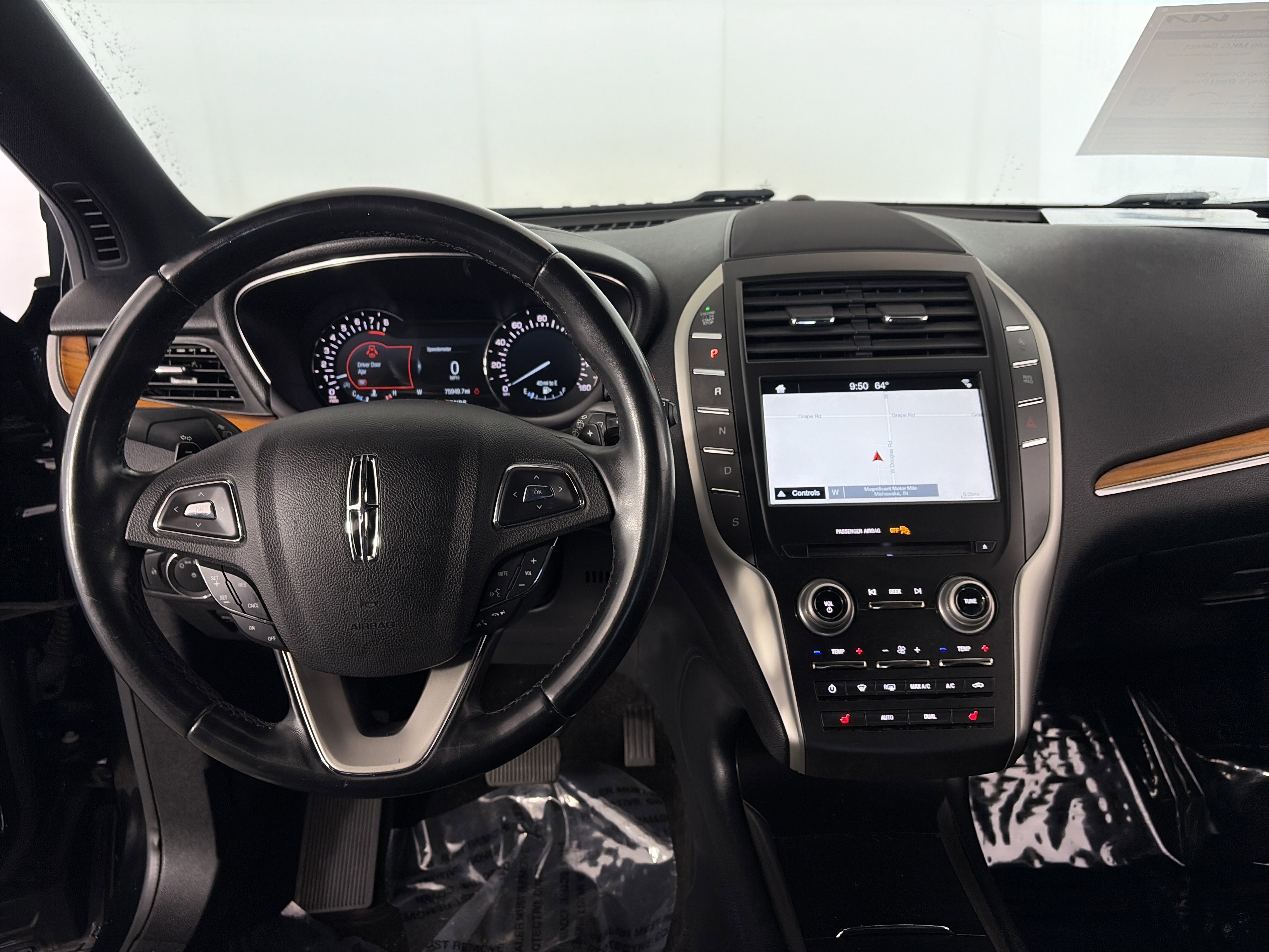 Used 2017 Lincoln MKC Select w/ Select Plus Package FWD image 3