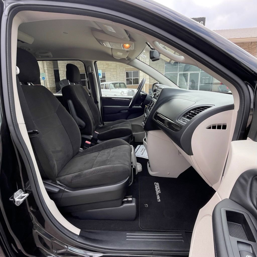 Used 2013 Dodge Grand Caravan SE FWD image 27